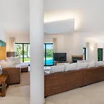 Вілла Luxury Private Family With Pool Ac & Parking Портіман