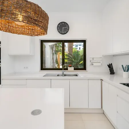 Luxury Private Family With Pool Ac & Parking