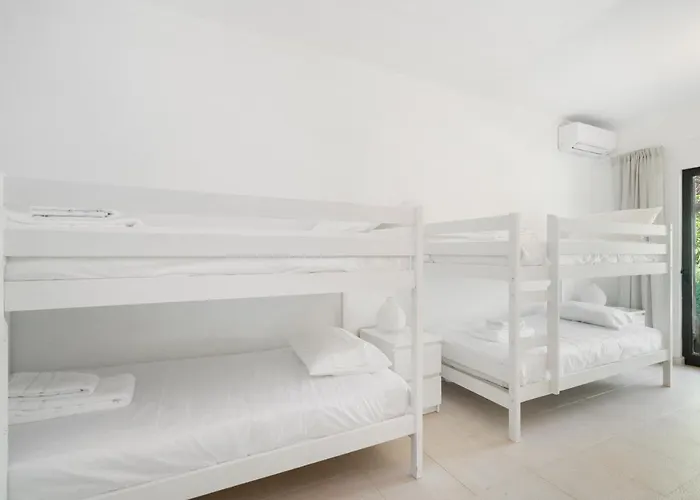 Luxury Private Family With Pool Ac & Parking Villa *