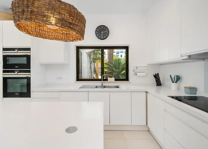 Luxury Private Family With Pool Ac & Parking