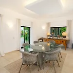 Luxury Private Family With Pool Ac & Parking