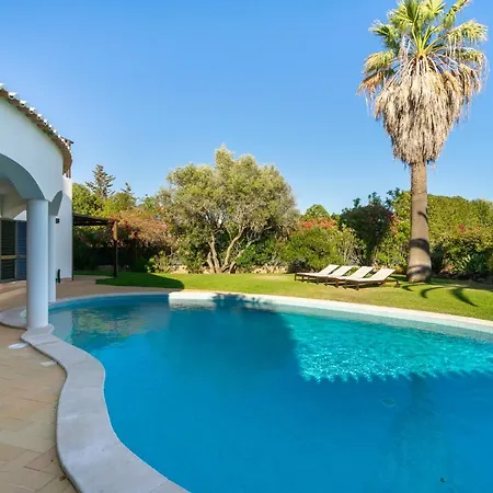 Whome Luxury Private Family W/ S-pool Ac & Parking Villa *