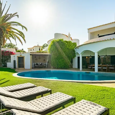 Villa Whome Luxury Private Family W/ S-pool Ac & Parking
