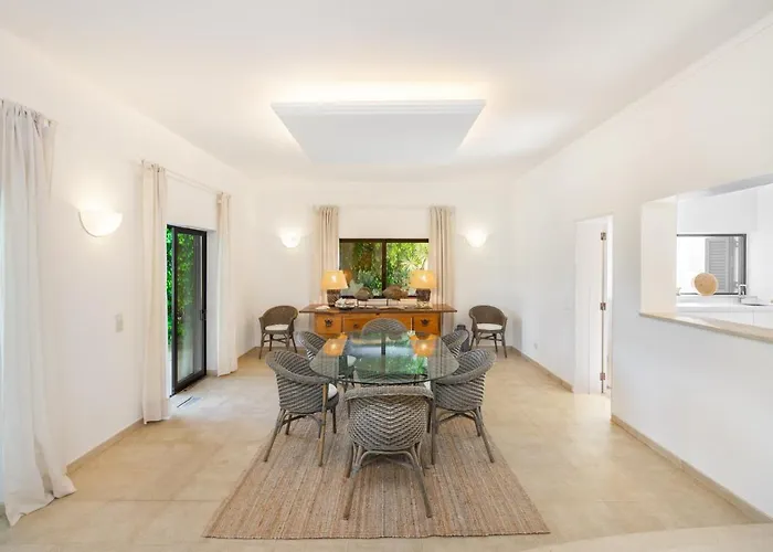 Luxury Private Family With Pool Ac & Parking Вілла Портіман