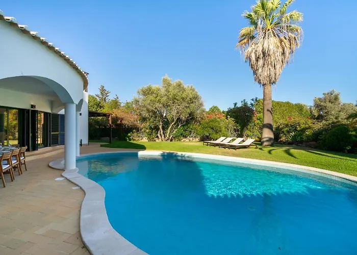 Luxury Private Family With Pool Ac & Parking Вілла *