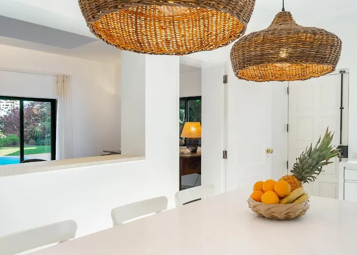 Luxury Private Family With Pool Ac & Parking Вілла *