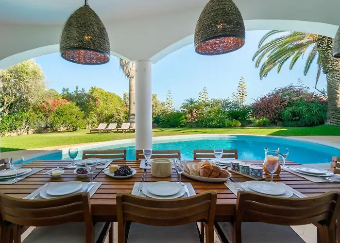 Luxury Private Family With Pool Ac & Parking Вілла Портіман