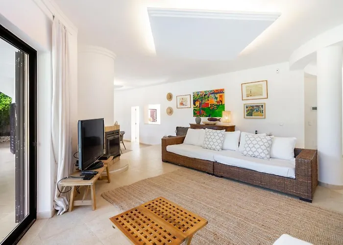 Luxury Private Family With Pool Ac & Parking Villa