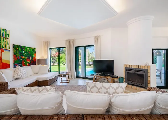 Luxury Private Family With Pool Ac & Parking *