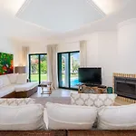 Luxury Private Family With Pool Ac & Parking *