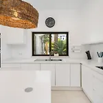 Luxury Private Family With Pool Ac & Parking