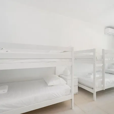 Luxury Private Family With Pool Ac & Parking 别墅 *